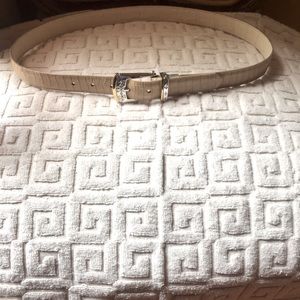 Reversible belt with gold and silver buckle in beige and snake skin.